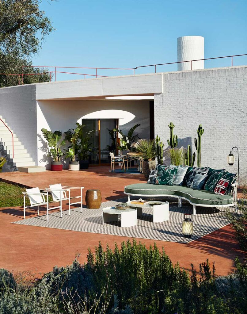 first sofa for Cassina by Patricia Urquiola  Cassina furniture, Patricia  urquiola, Garden patio furniture